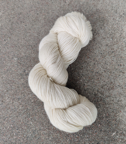 Undyed yarn, yarn for hand dyeing, superwash extrafine merino, cashmere, fingering weight