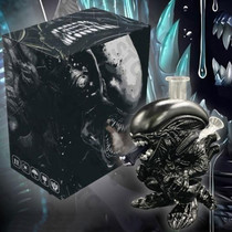 7.8" Space Creature Water Pipe - with 14M Bowl & 4mm Banger (MSRP $85.00)