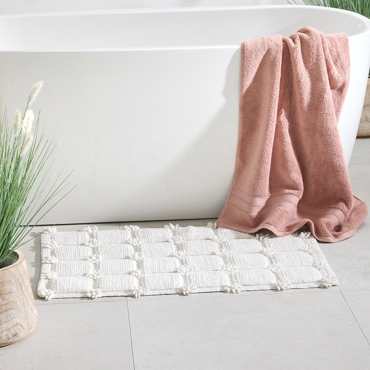 Lily Bath Mat Pillow Talk