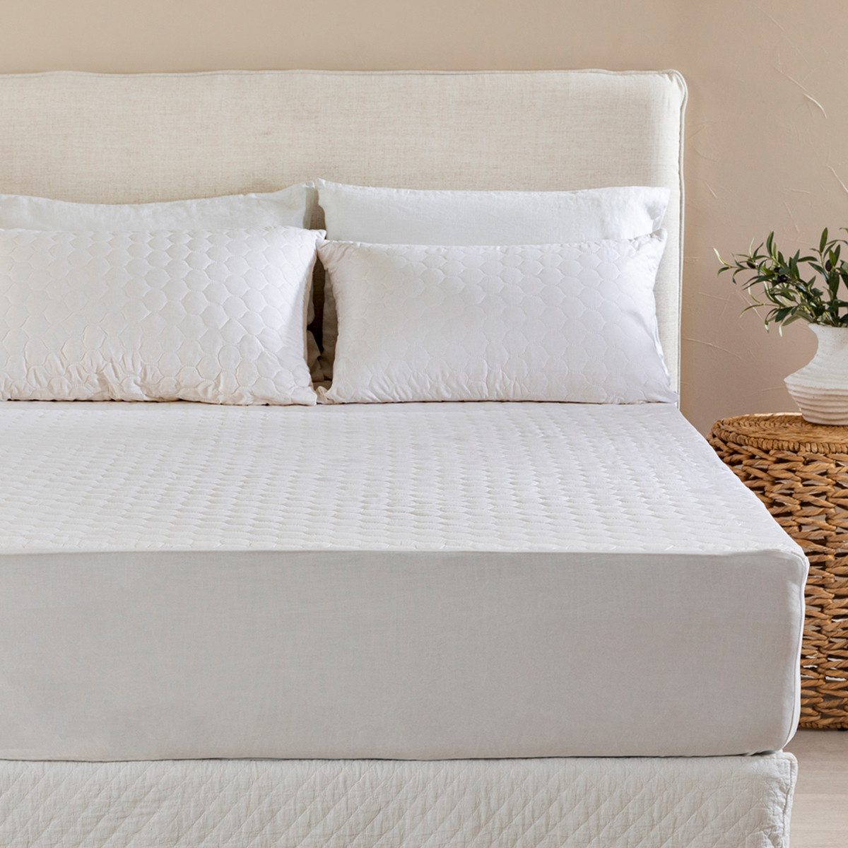 Fully Fitted Waterproof Mattress Protector Pillow Talk