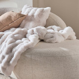 Prague Faux Fur Throw [MUSSPRAGUT24A]