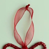 Red Rosie Beaded Bow Hanging Christmas Decoration [CHRCROSHS25B]