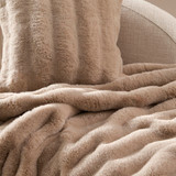 Como Faux Fur Extra Large Throw [MUSLCOMO26]