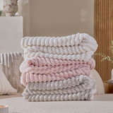 Denali Faux Fur Throw [MUSLDENAT21]