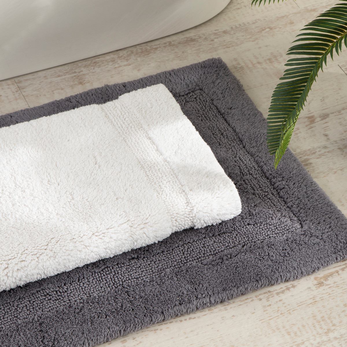 Resort Reversible Bath Mat Pillow Talk
