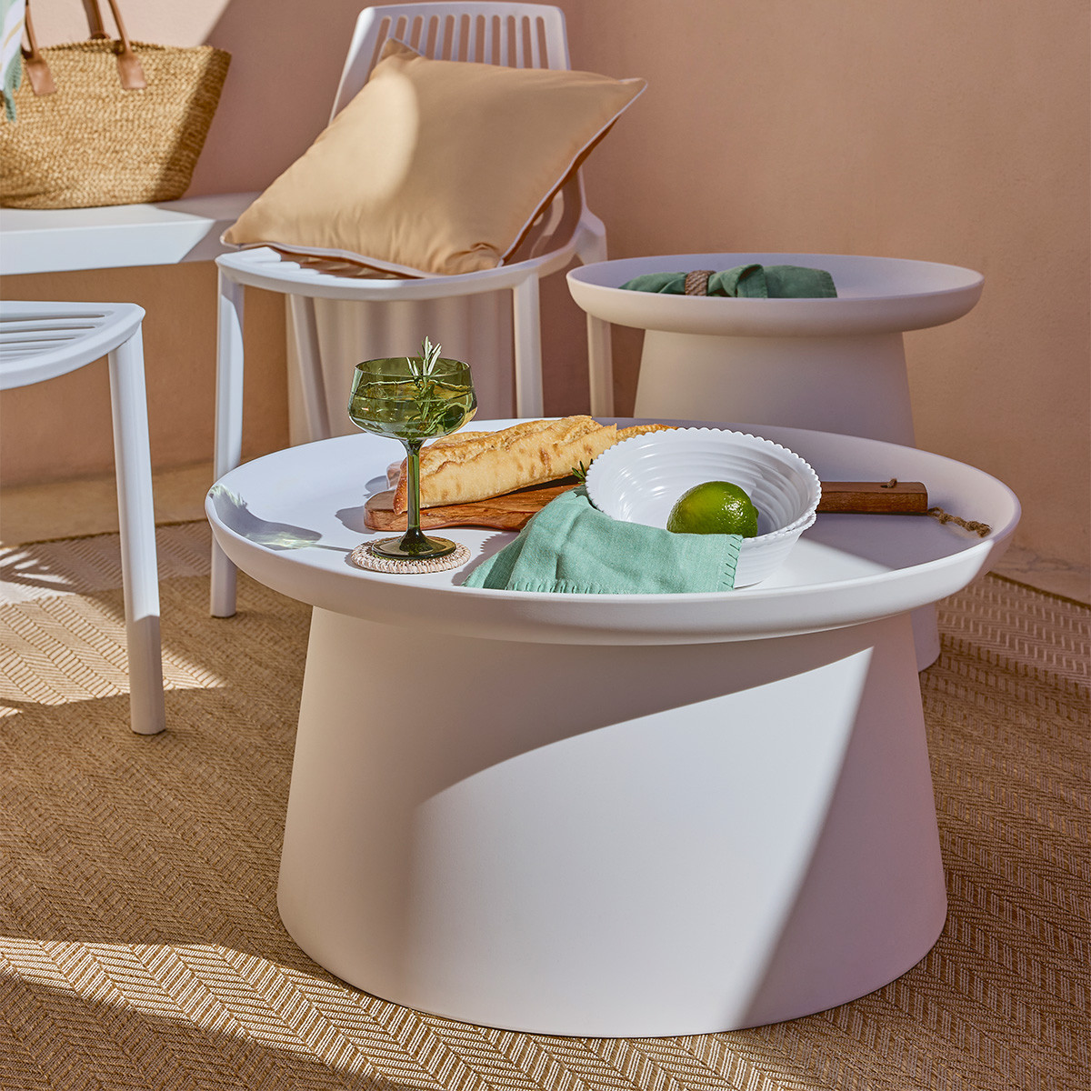 Airlie White Outdoor Coffee Table [HABLAIRLI21A_CT] Pillow Talk