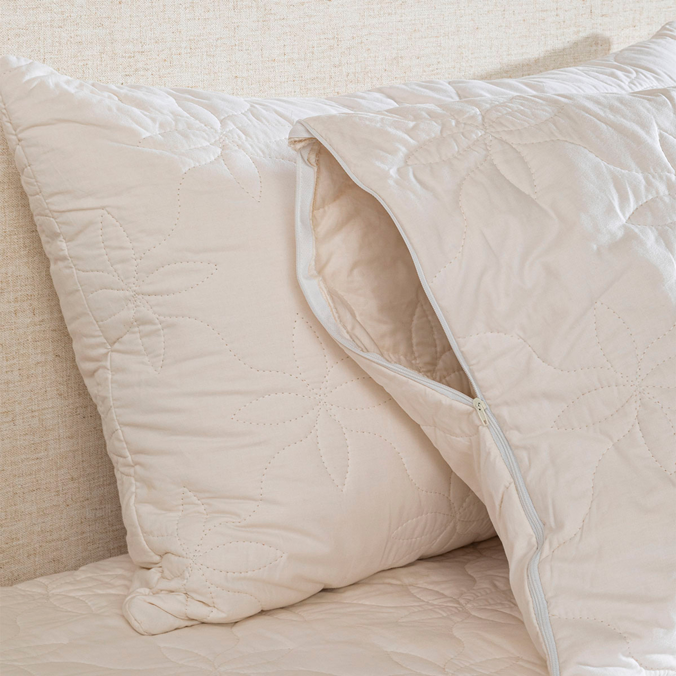 Penthouse Cotton Standard Pillow Protector [HILBPENPI10] - Pillow Talk