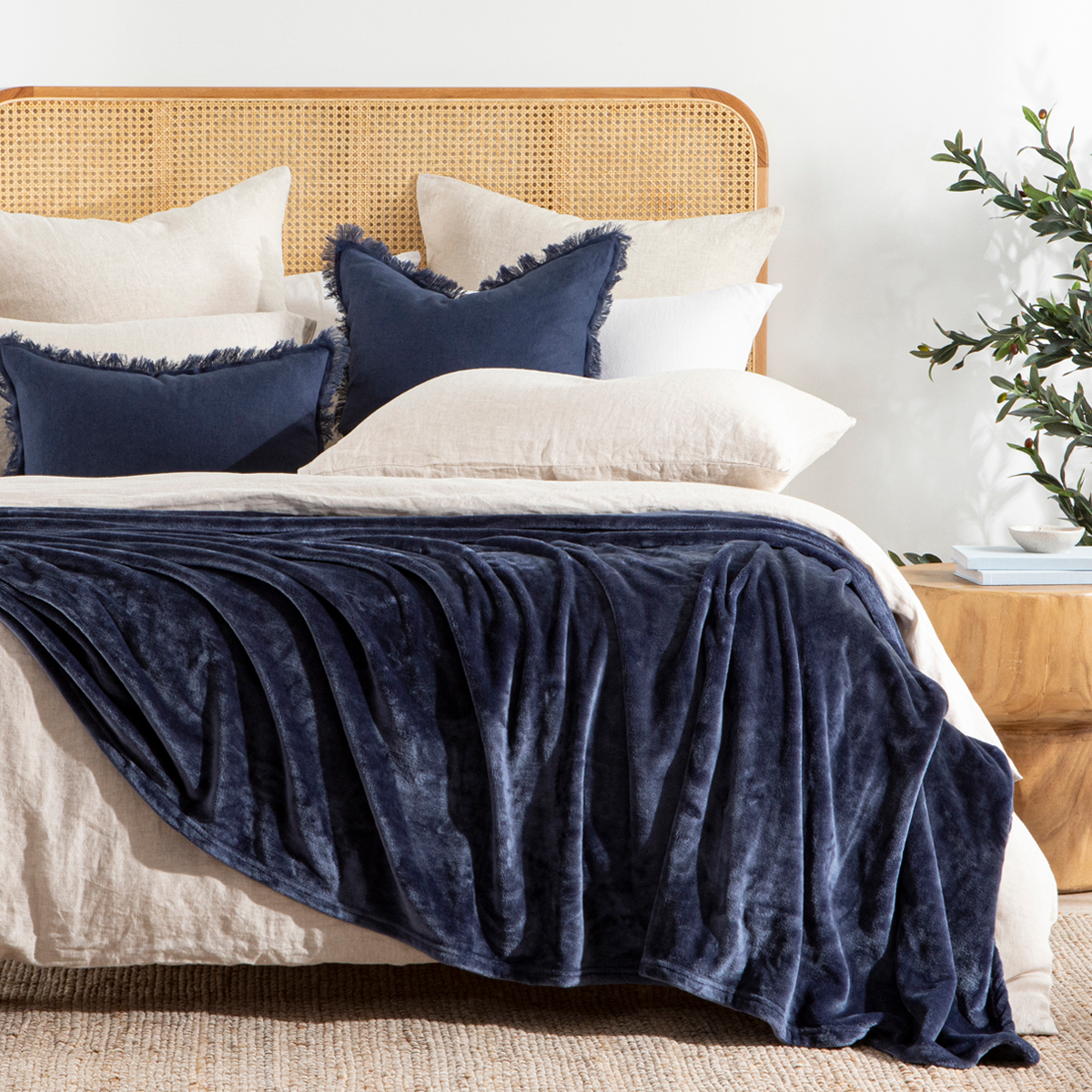 Simply The Softest 350gsm Microfibre Blanket - Picture 10 of 12