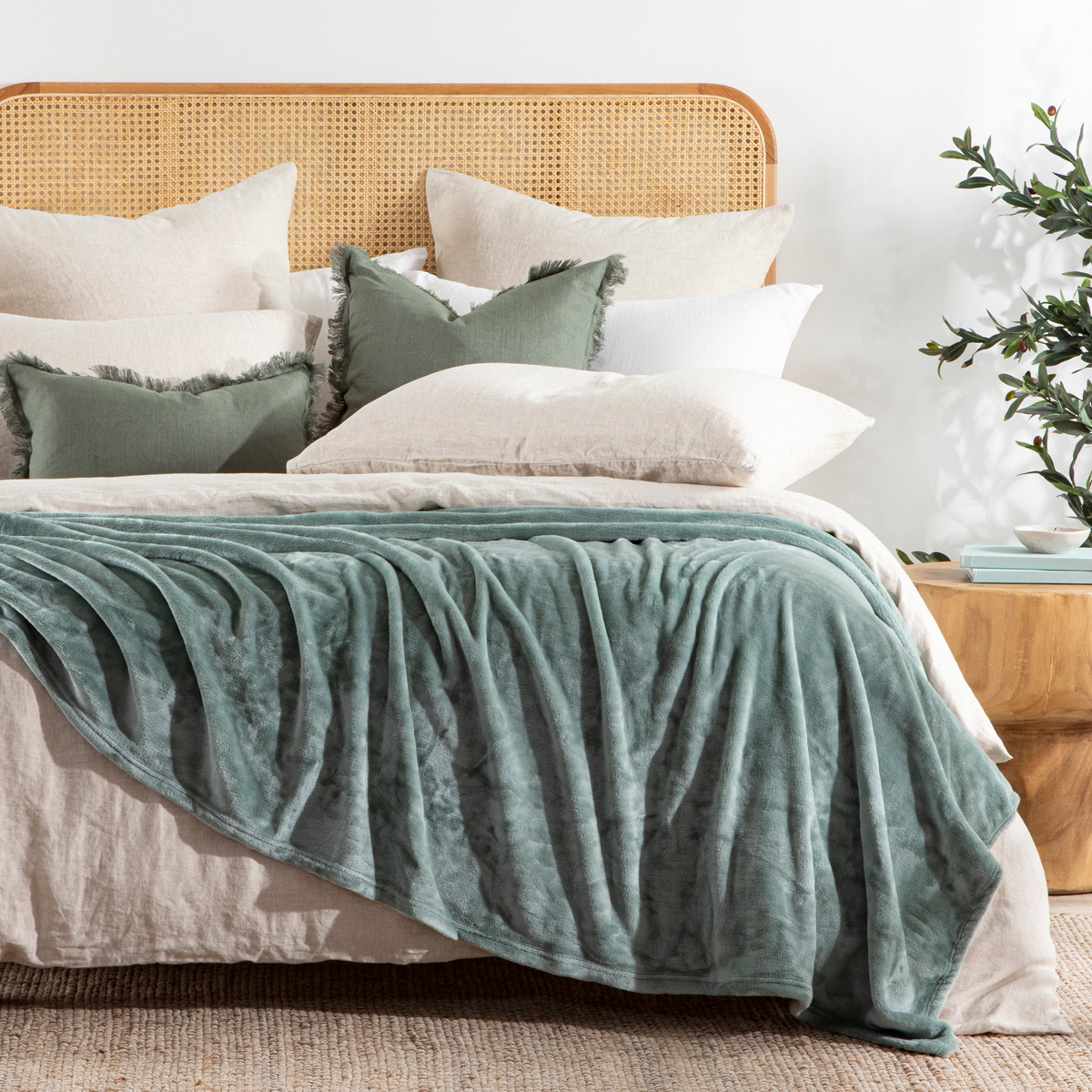 Simply The Softest 350gsm Microfibre Blanket - Picture 12 of 12