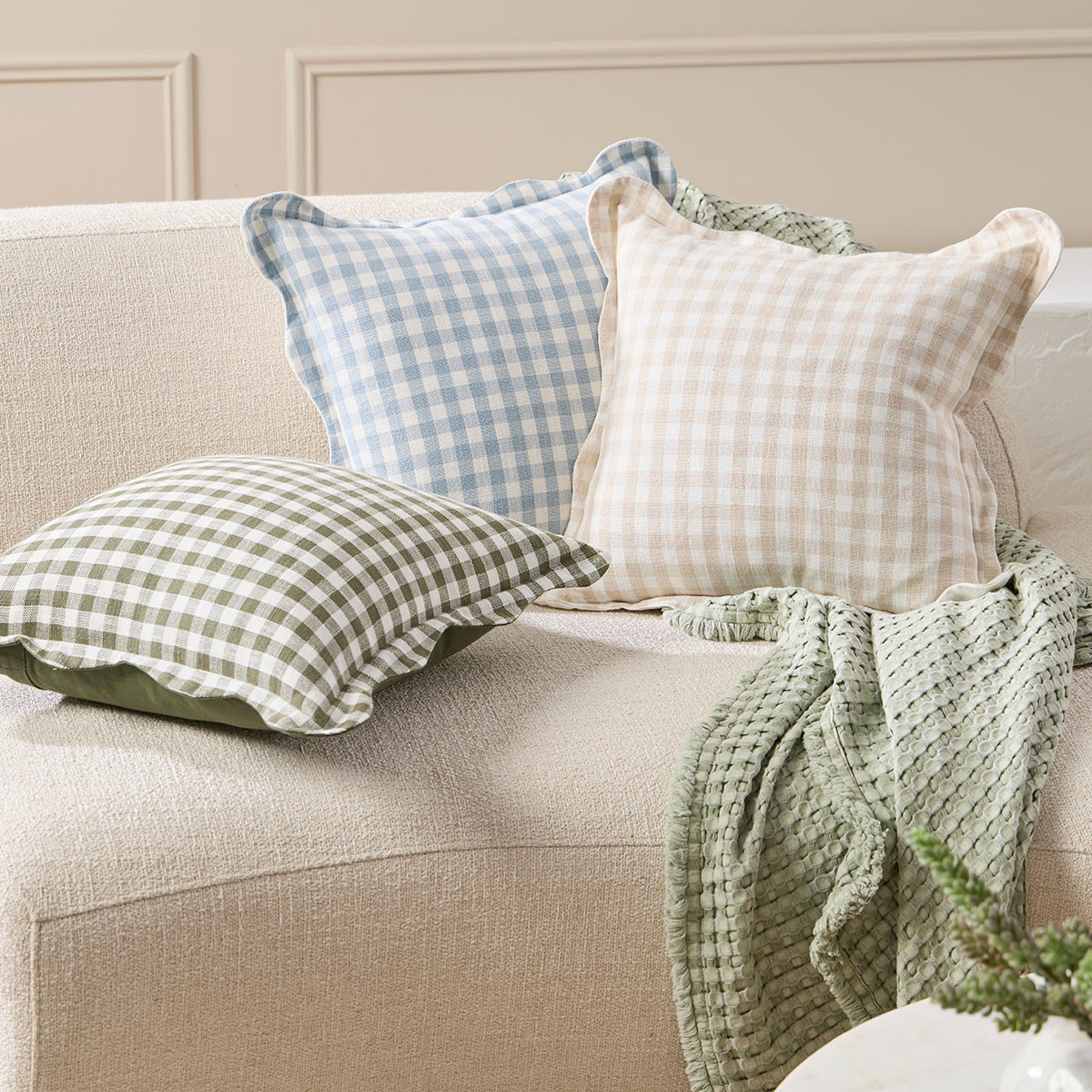 Evie Gingham Scallop Cushion