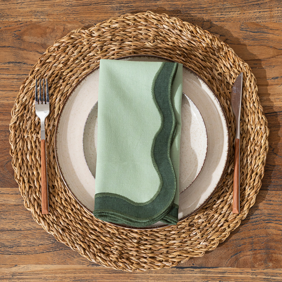 Maya Green Scalloped Napkin