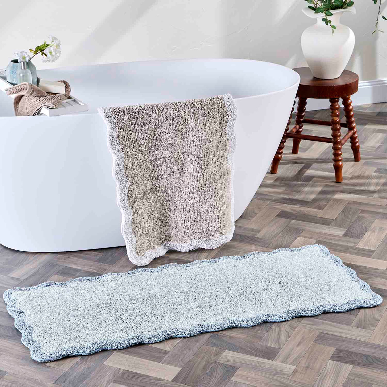 Layla Scalloped Bath Runner