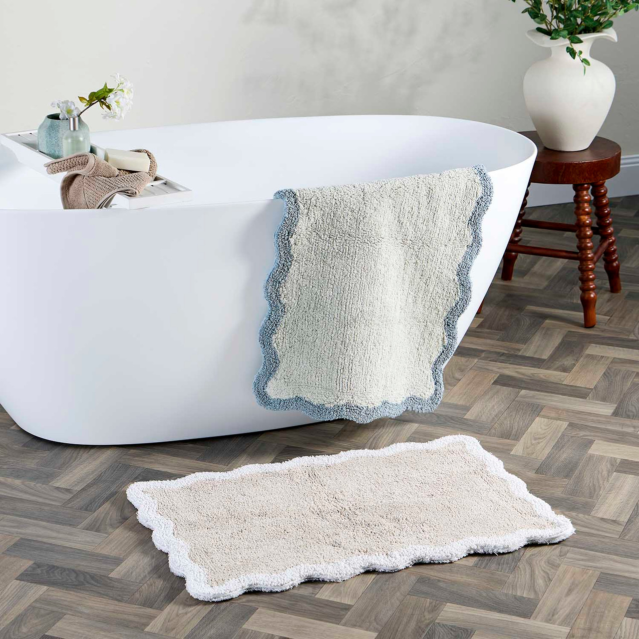Layla Scalloped Bath Mat