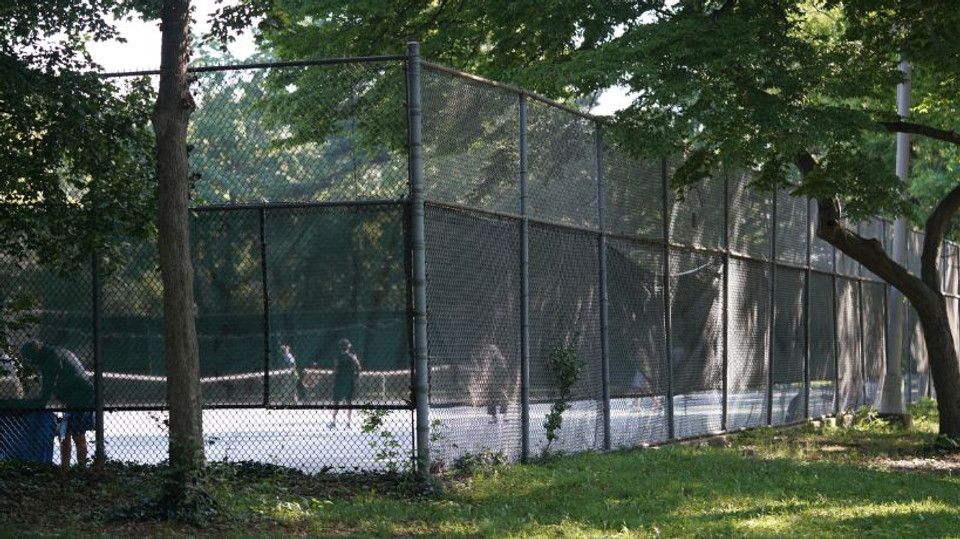 3 Tips for Choosing the Right Tennis Court Windscreen