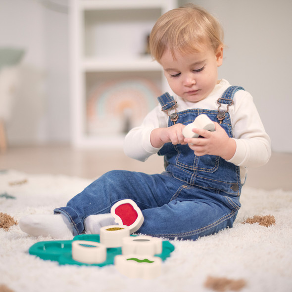 Feel to Learn: Nestable Sensory Tree Feel to Learn: Nestable Sensory Tree