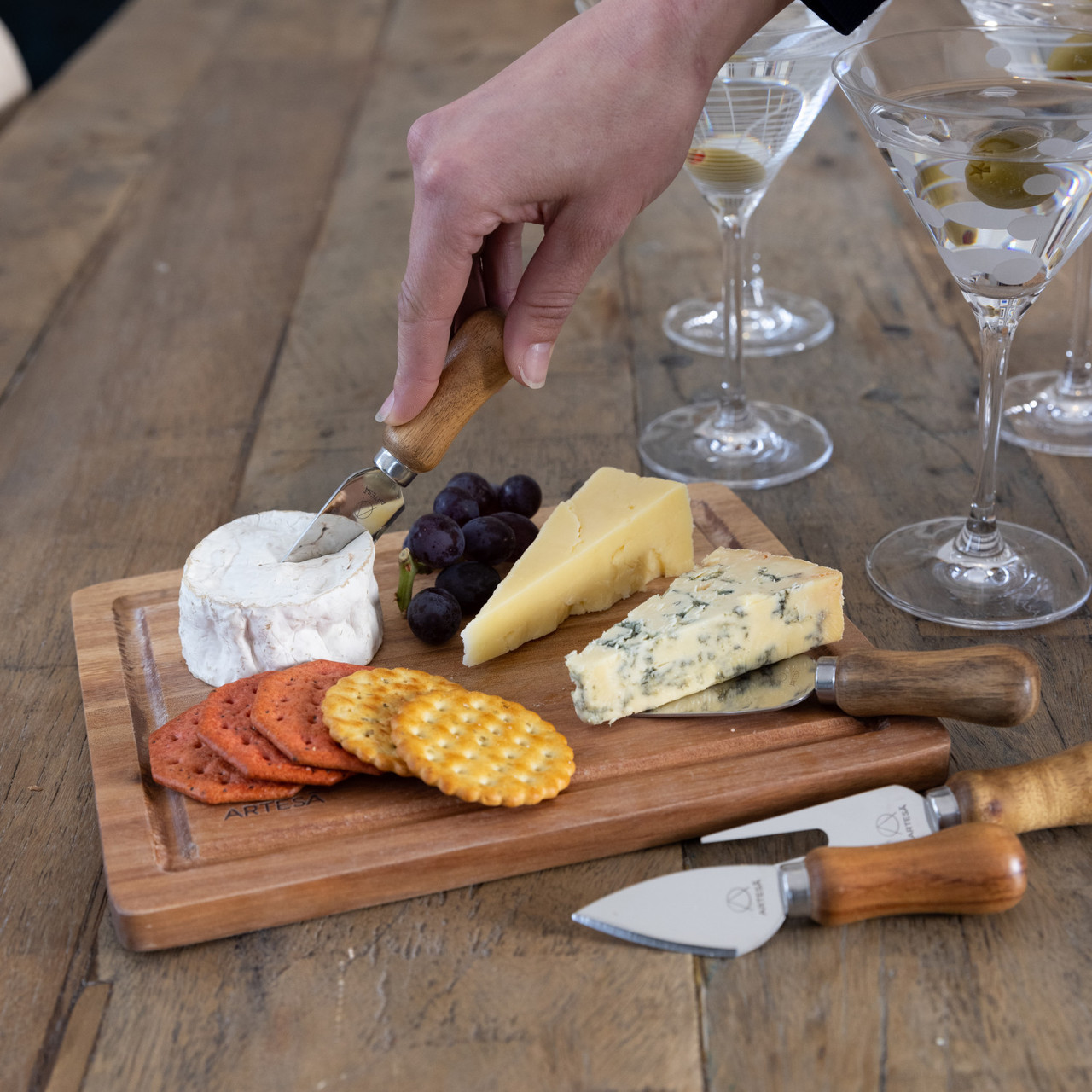 Artesà Acacia Wood Cheese Board & Knife Set - Lifetime Brands Europe