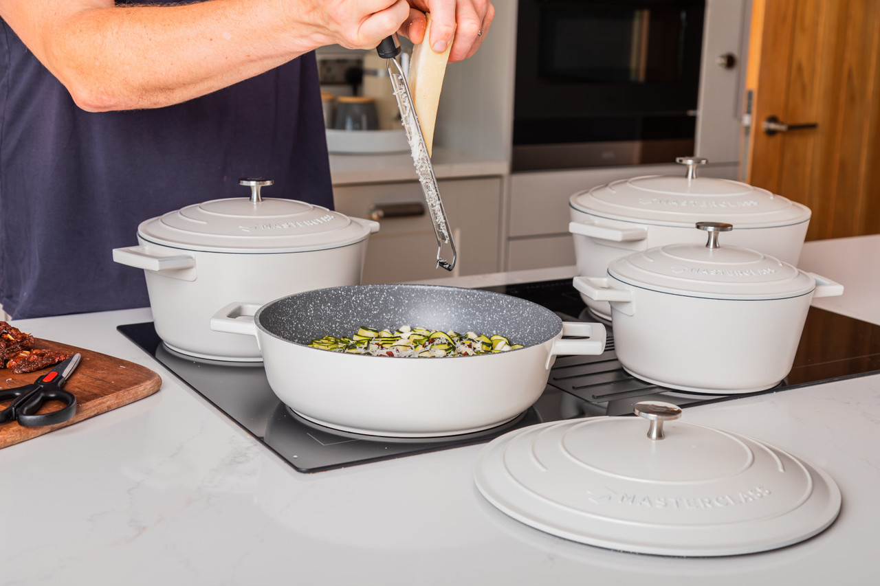 MasterClass Cast Aluminium Shallow Casserole Dish, 4L, Cream - Lifetime ...