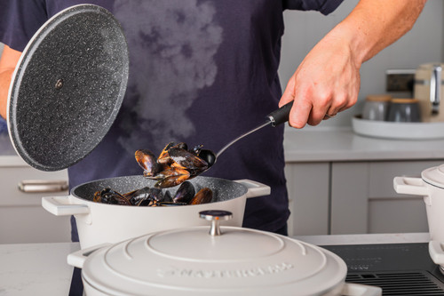 MasterClass Cast Aluminium Casserole Dish, 4L, Cream