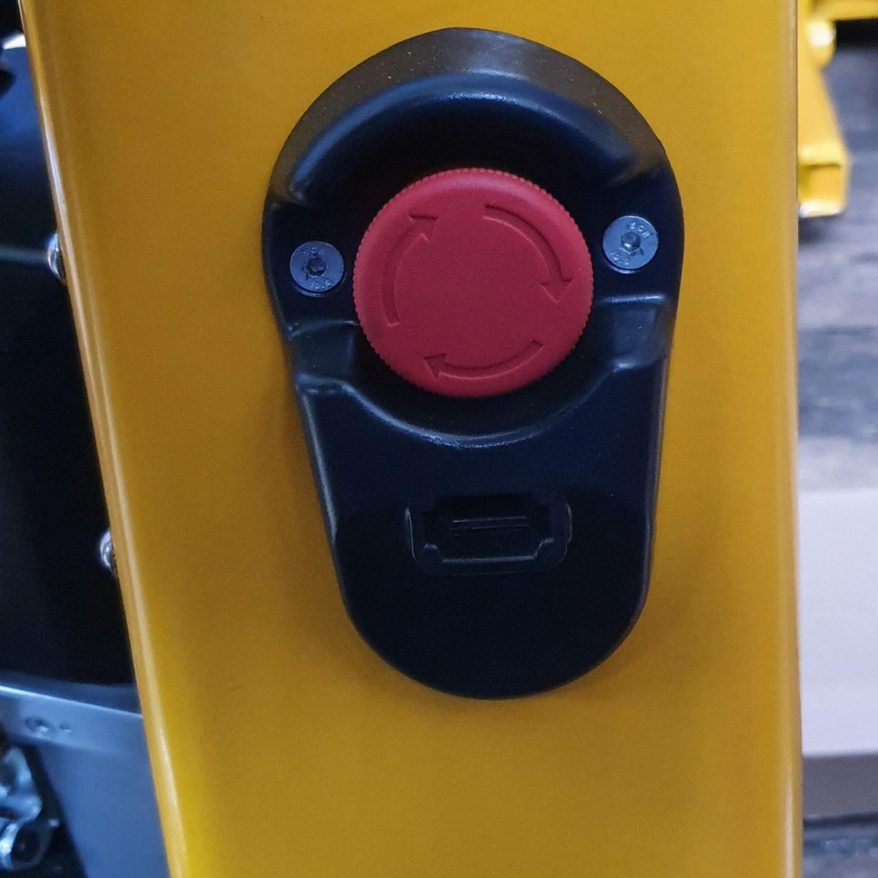 Electric Pallet Truck, Fully Powered Drive and Lift with Li-ion battery. 1500kg Capacity
