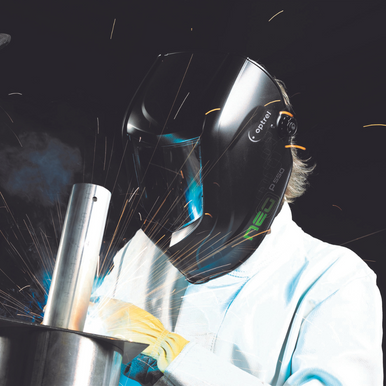 Person Welding with Neo p550