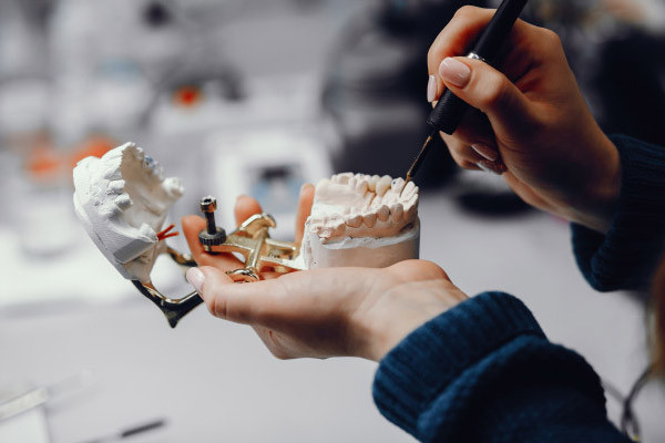 Dentures repair in Downriver, West Bloomfield, Ann Arbor & Waterford, MI - Dental House Dentist Office