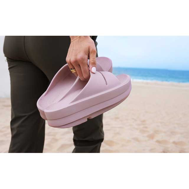 Oofos Women's OOmega OOahh Sandal | TYLER'S