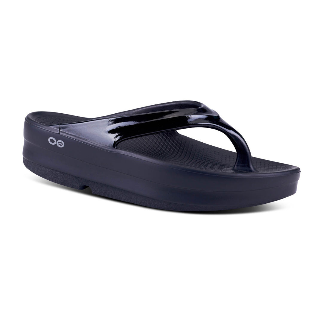 OOFOS Women's OOmega OOlala サンダル 7 ブラック Oofos Women's Oomega Oolala Sandals | TYLER'S