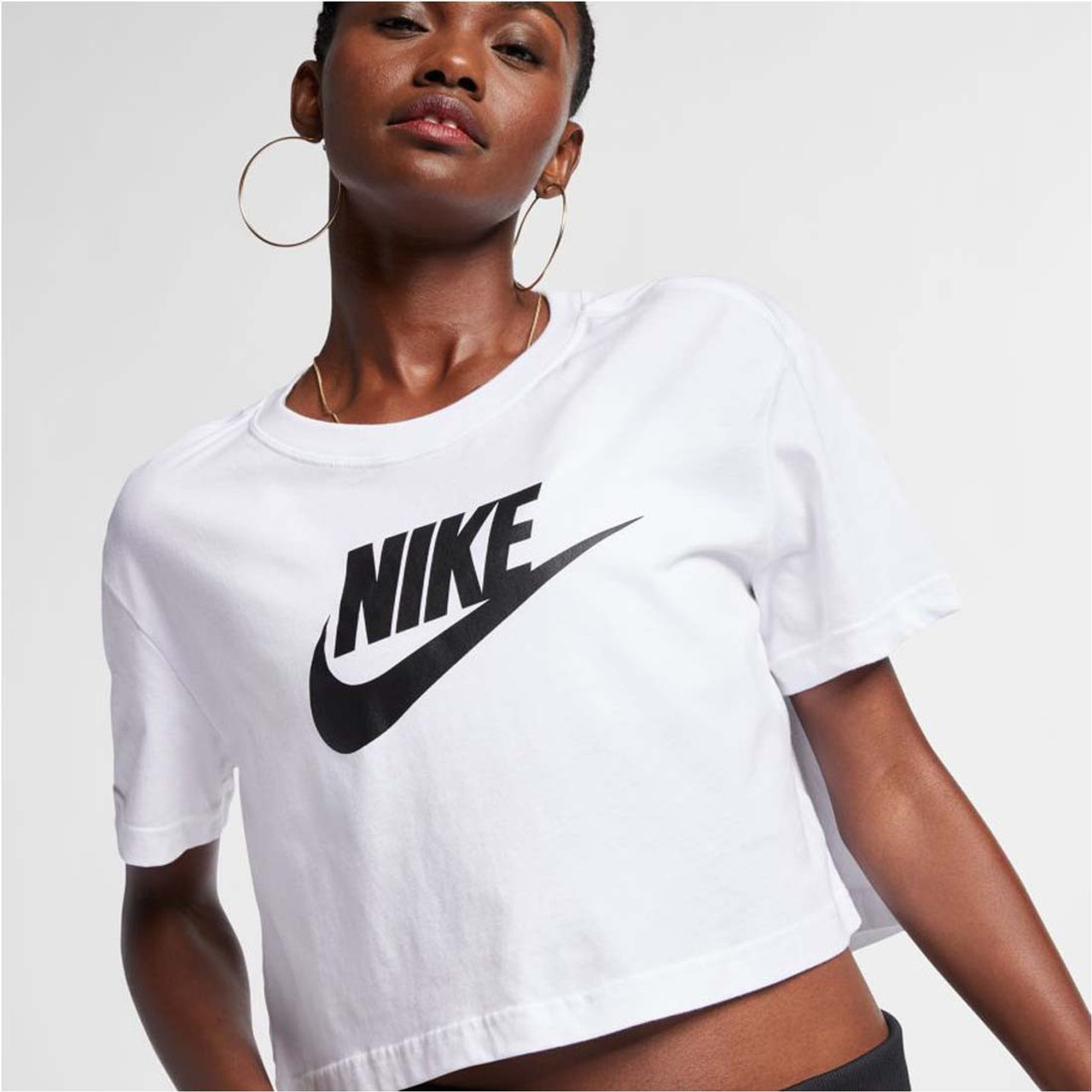 nike essential cropped tee