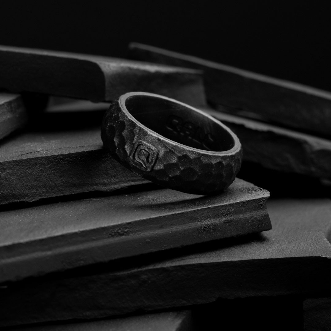 Square Men Ring QALO Men's Dark Grey Step Edge Crosshatch Q2X