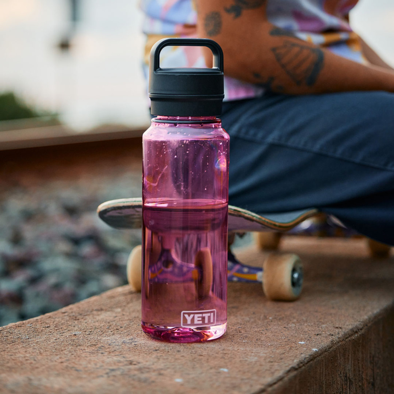 Yeti Yonder 750 ml / 25 oz Water Bottle - Power Pink