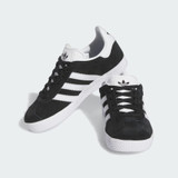 adidas Little Kids' Gazelle Sneakers Black/White three-quarter view
