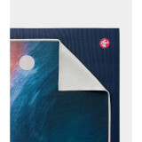 Manduka Yogitoes Mat Towel in Shoreline Sand