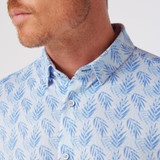 Mizzen+Main Men's Halyard Short Sleeve Dress Shirt in Light Blue Palm