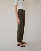 Bella Dahl Women's Saige Wide Leg Crop Pant in Forest Army detail