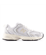 The New Balance Women's 530 Shoes in Silver Metallic and Linen