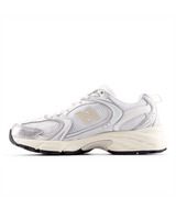The New Balance Women's 530 Shoes in Silver Metallic and Linen
