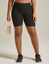 Beyond Yoga Women's Spacedye Keep Pace 5" Shorts in Darkest Night