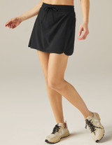 Beyond Yoga Women's Stretch Woven In Stride Lined Skirt in Black