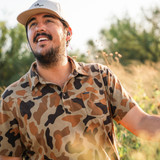 Poncho Outdoors Men's Field Polospieler-Logo Polo in Dove Stool / Duck Camo