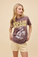Daydreamer Women's Willie Nelson Red Headed Stranger Tee fit detail