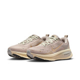 Nike Women's Vomero 18 SE Road Running Shoes in Cream and Coconut Milk front view