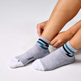 Feetures Elite Max Cushion Quarter Socks in Gray Track