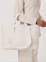 augustnoa The Everyday Tote in Natural handles detail