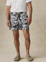 The Faherty Men's All Day 6 inch Swim Trunks in Midnight White Floral