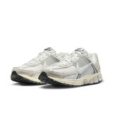 Nike Men's Zoom Vomero 5 Platinum Tint/Photon Dust/Cashmere tilt view