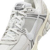 Nike Men's Zoom Vomero 5 Platinum Tint/Photon Dust/Cashmere zoom detail
