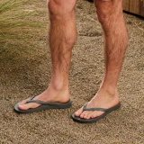 Archies Footwear Men's Arch Support Flip Flops Charcoal on foot