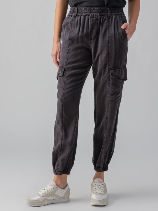 Sanctuary Women's Relaxed Rebel Cargo Pants in black colorway