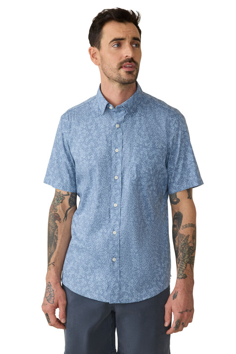 The Faherty Men's Movement Short Sleeve Shirt in Horizon Bloom