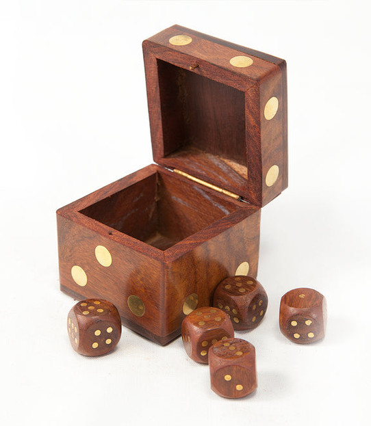 Matr Boomie 5Pc Dice Set wooden dice natural wood detail